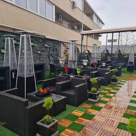 Aparthotel Tri 